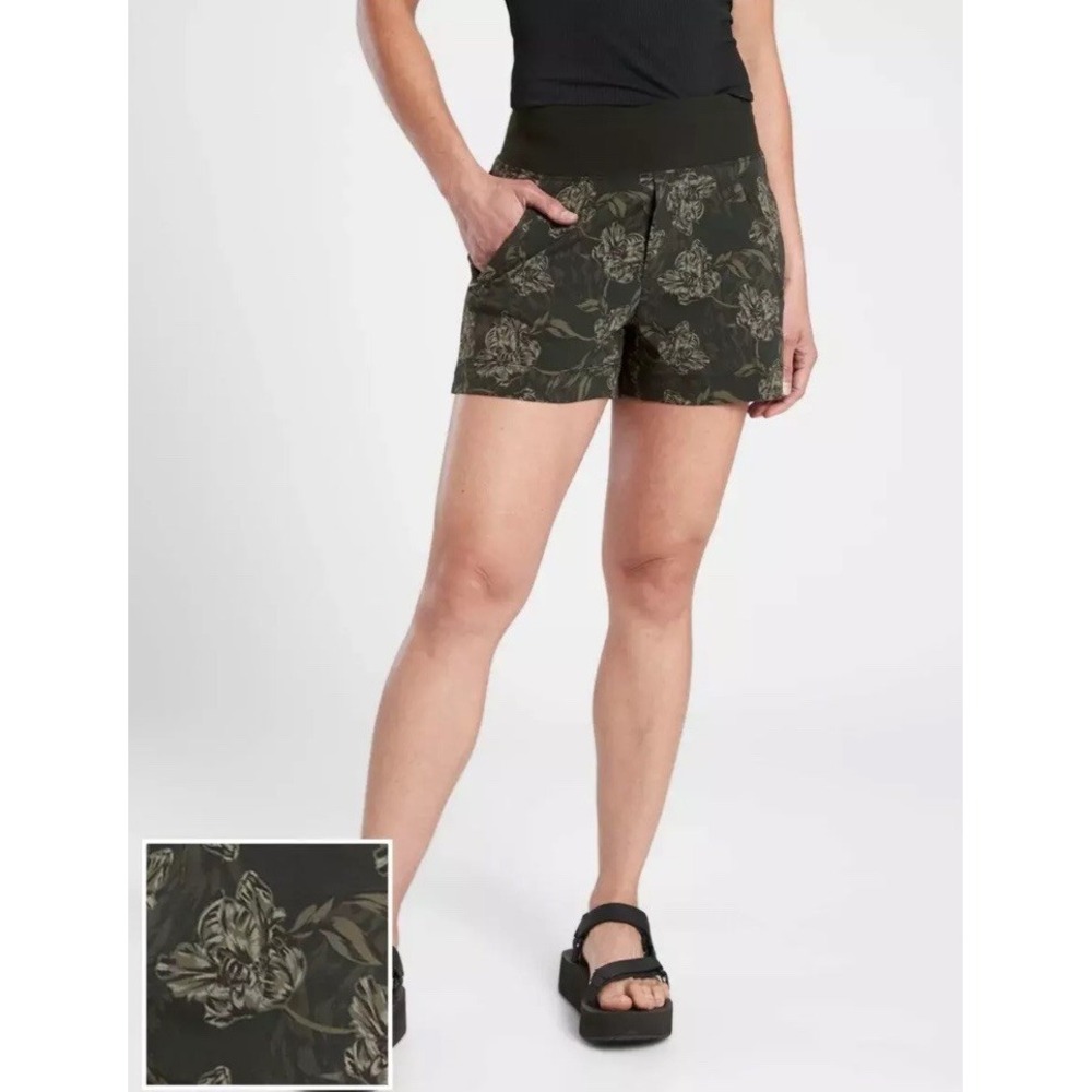 Athleta Trekkie North Printed Short Terra Firma Olive Size 26 Plus Active